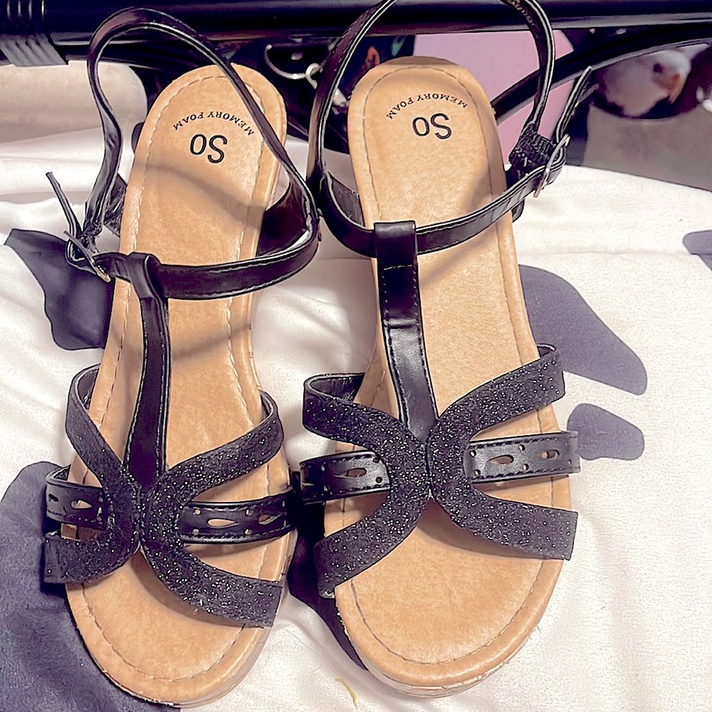 really cute and casual black and tan wedged heels!